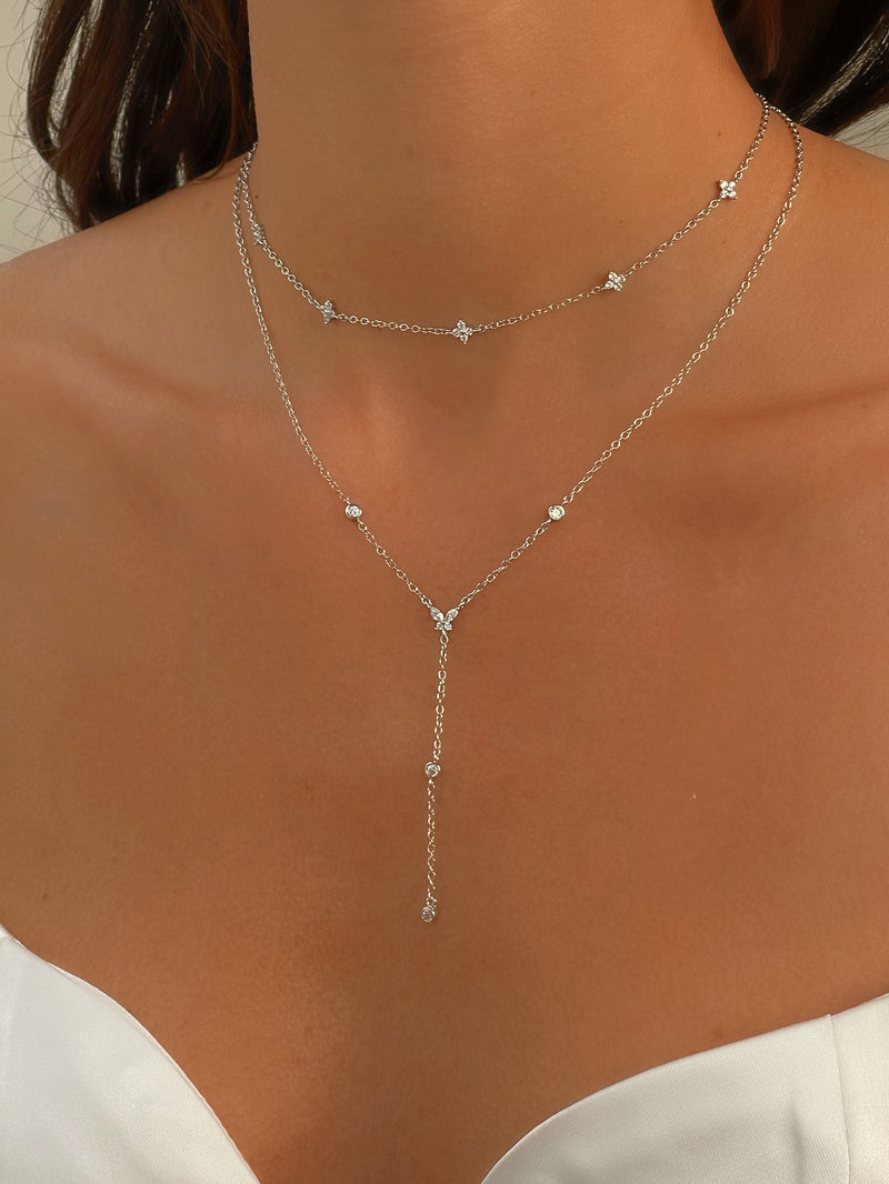 פרחים צמודה פרפר נופלת