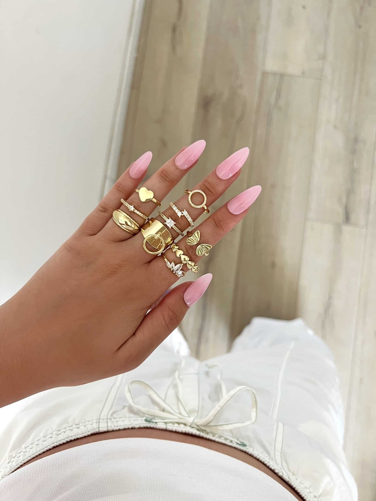 Facetune_18-07-2023-02-20-57