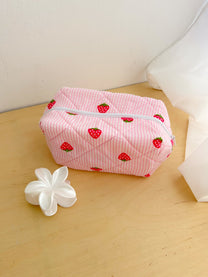 תיק איפור תותים