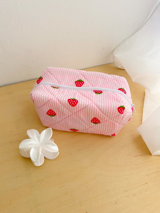 תיק איפור תותים