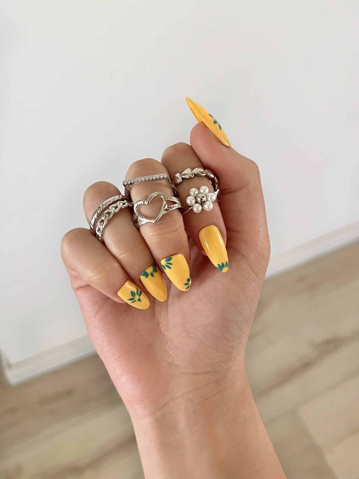 Facetune_21-07-2023-01-00-52