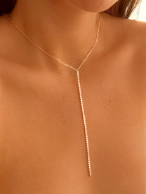 שרשרת טניס נופלת עדינה