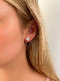 זוג עגילי אבן מרכזית