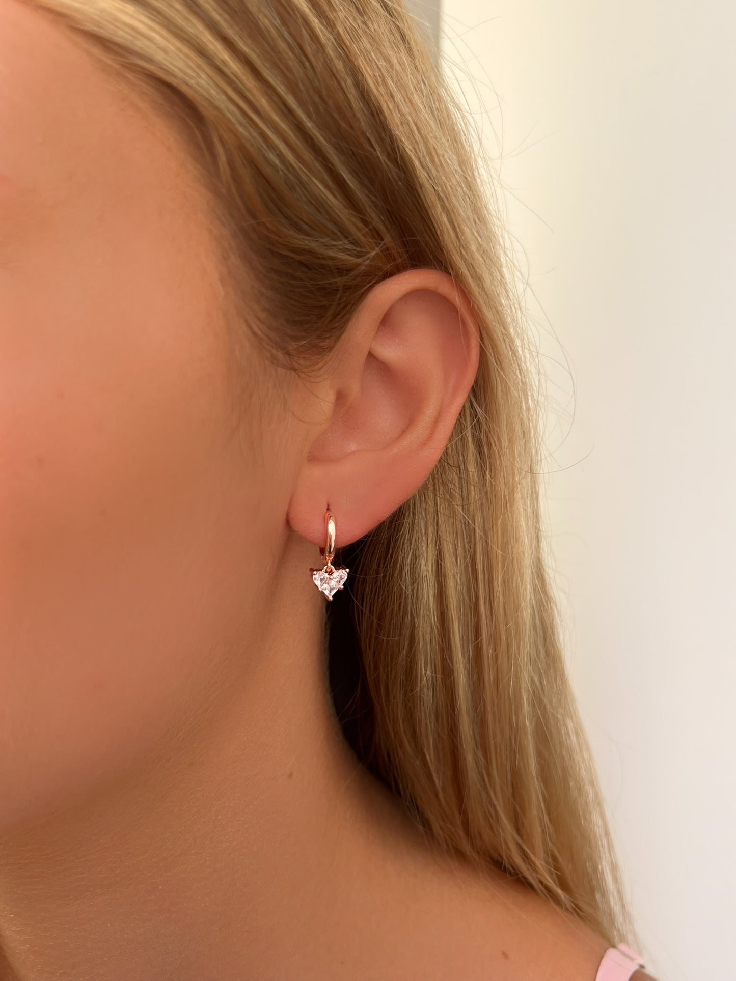 זוג עגילי חישוק לב ליאן