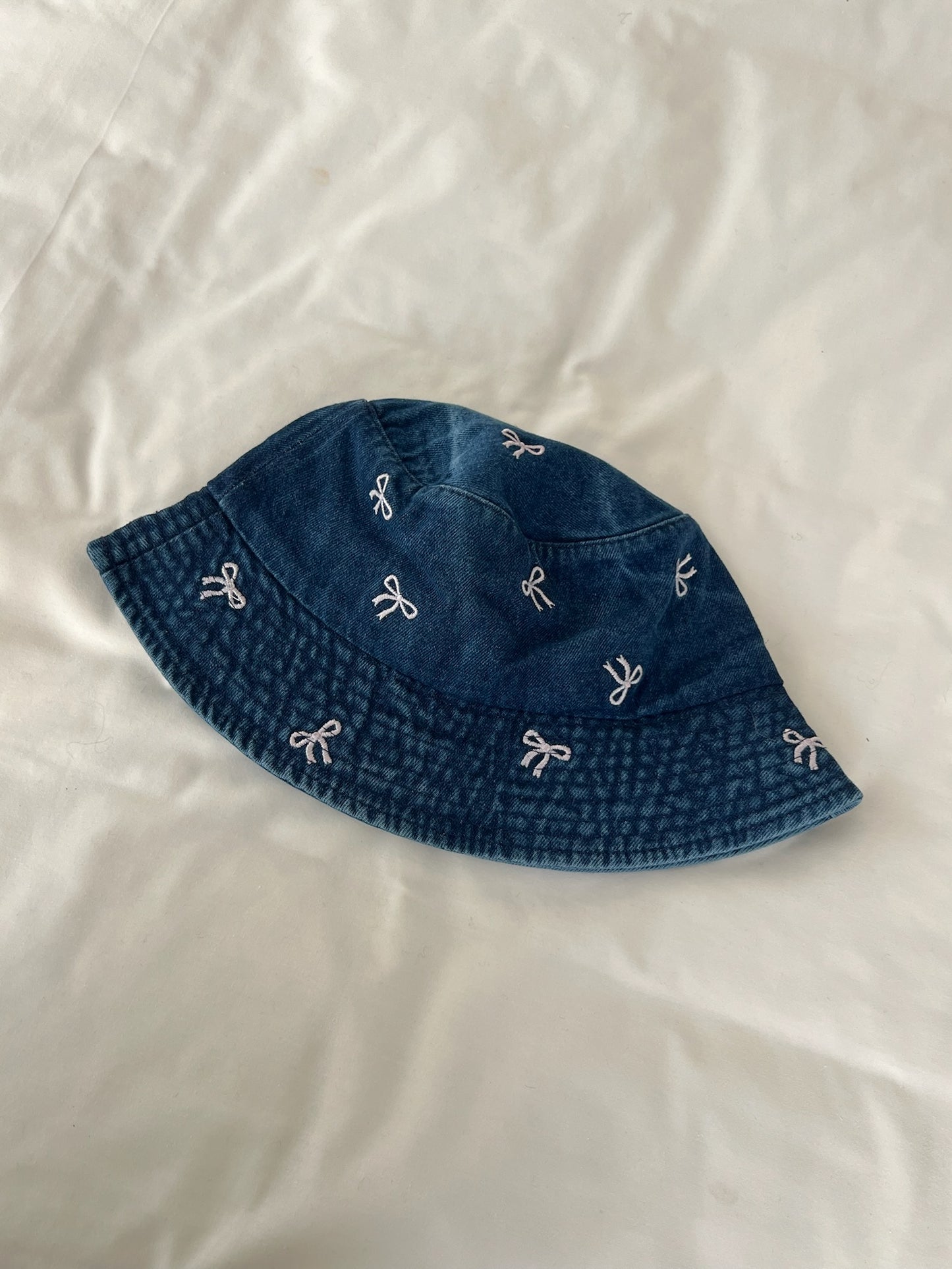 כובע ג'ינס פפיונים