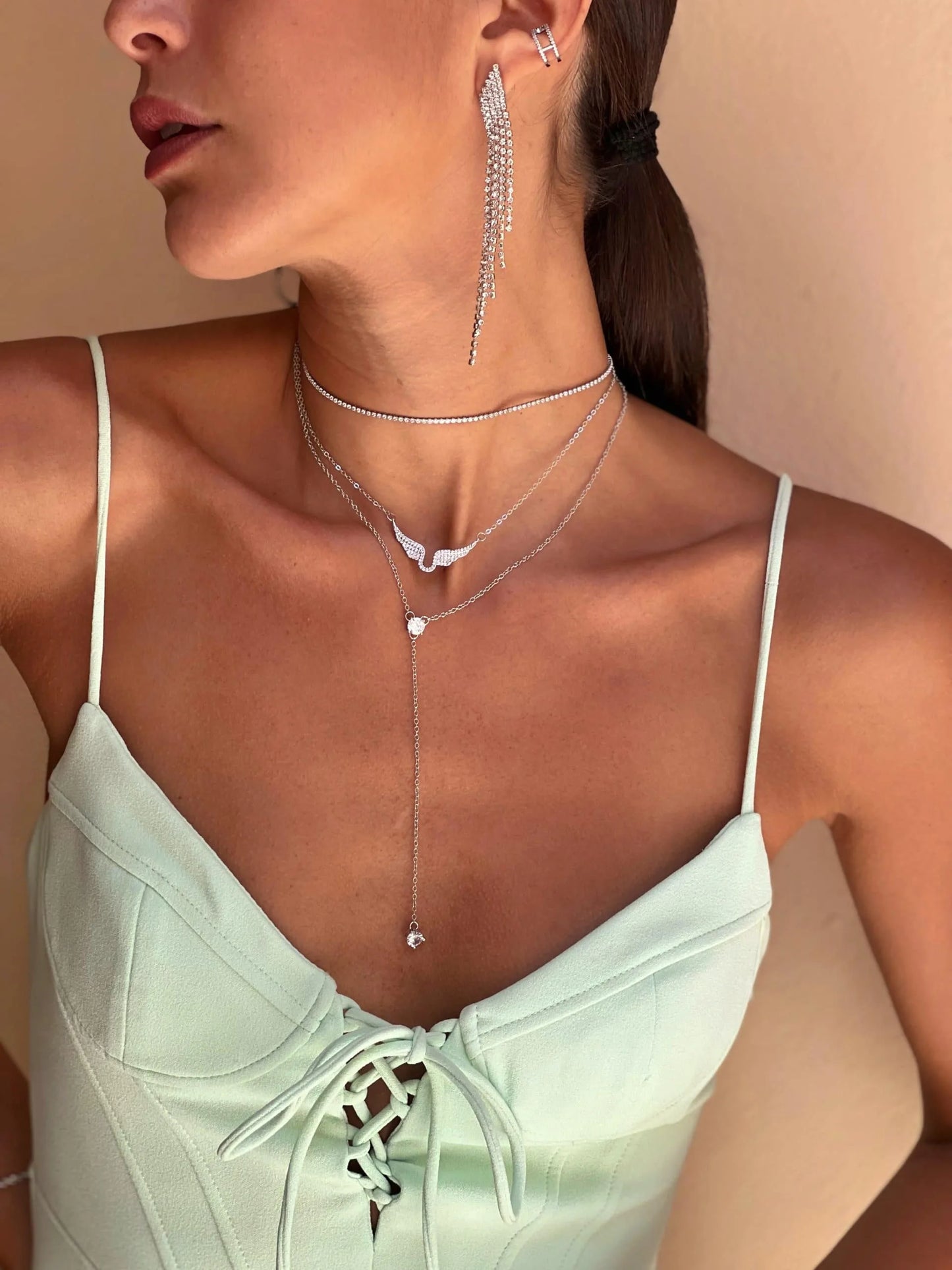 שרשרת זירקון נופלת