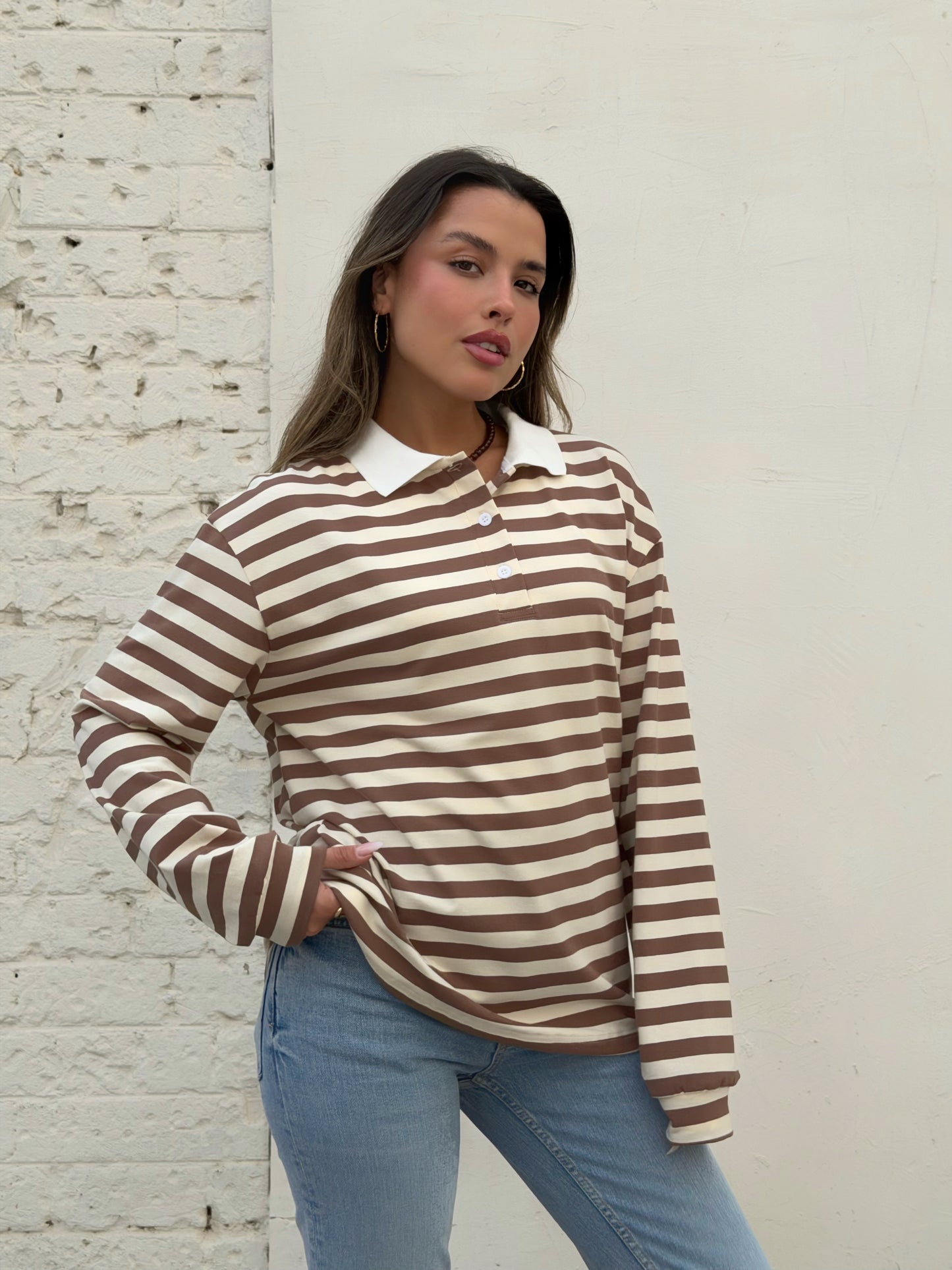 חולצת צווארון אוברסייז חום