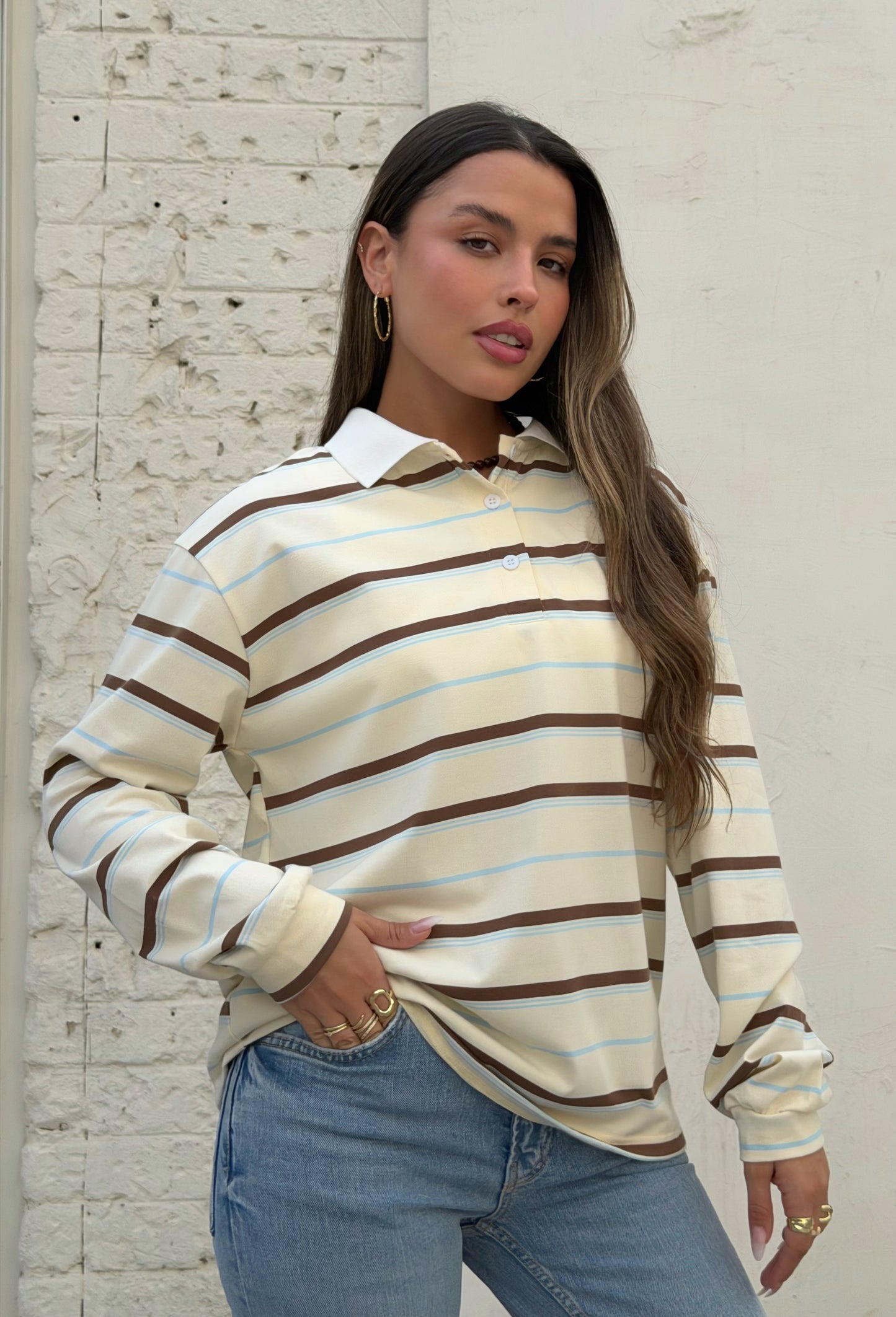 חולצת צווארון אוברסייז חום/תכלת