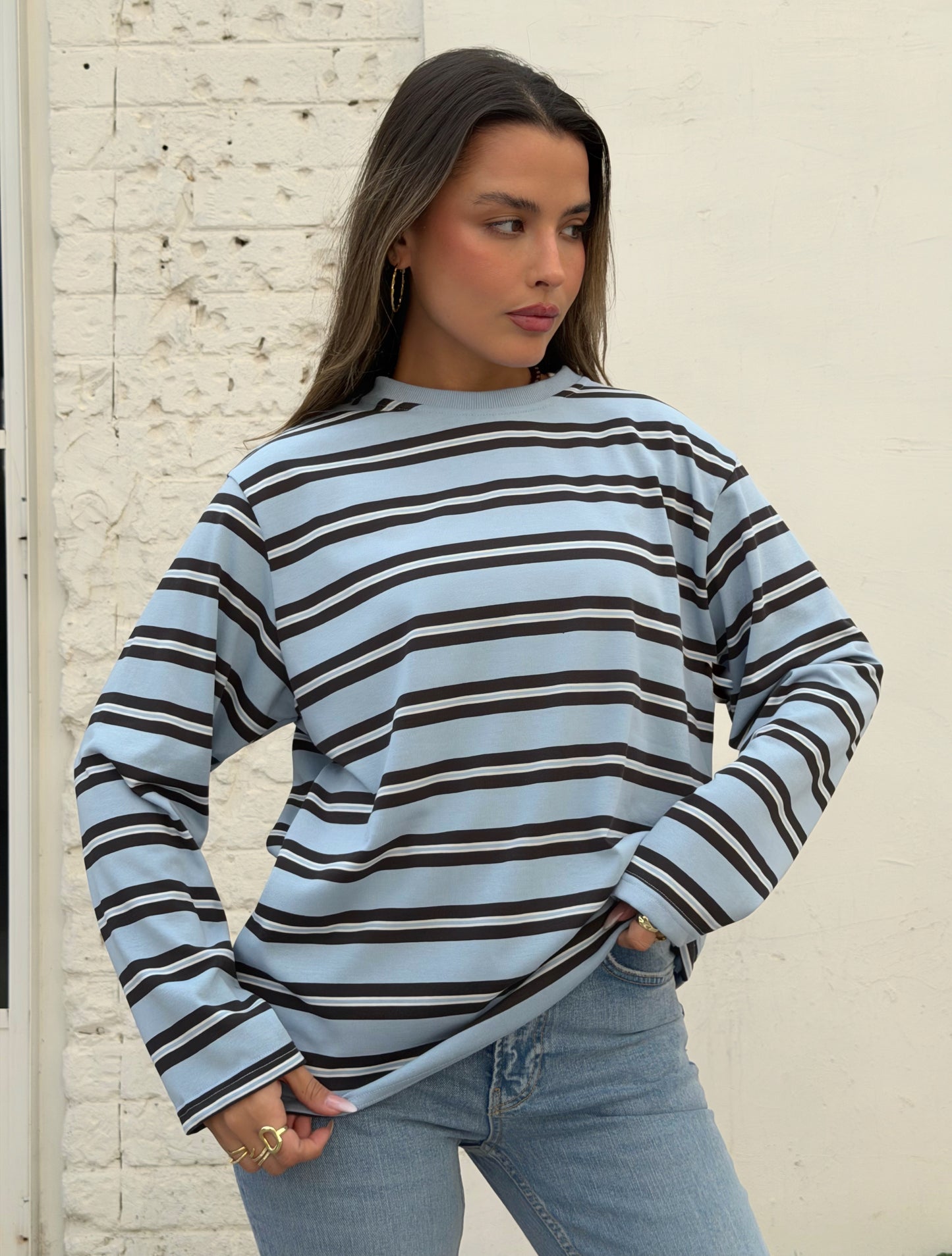 חולצת אוברסייז פסים רומי תכלת שחור