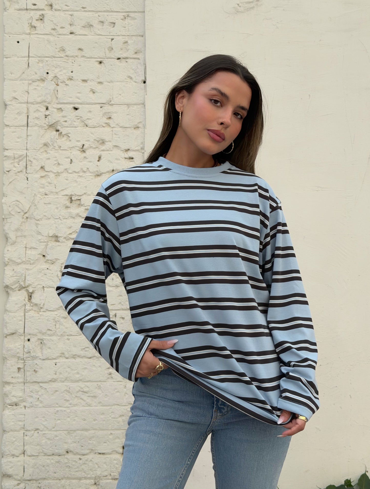 חולצת אוברסייז פסים רומי תכלת שחור