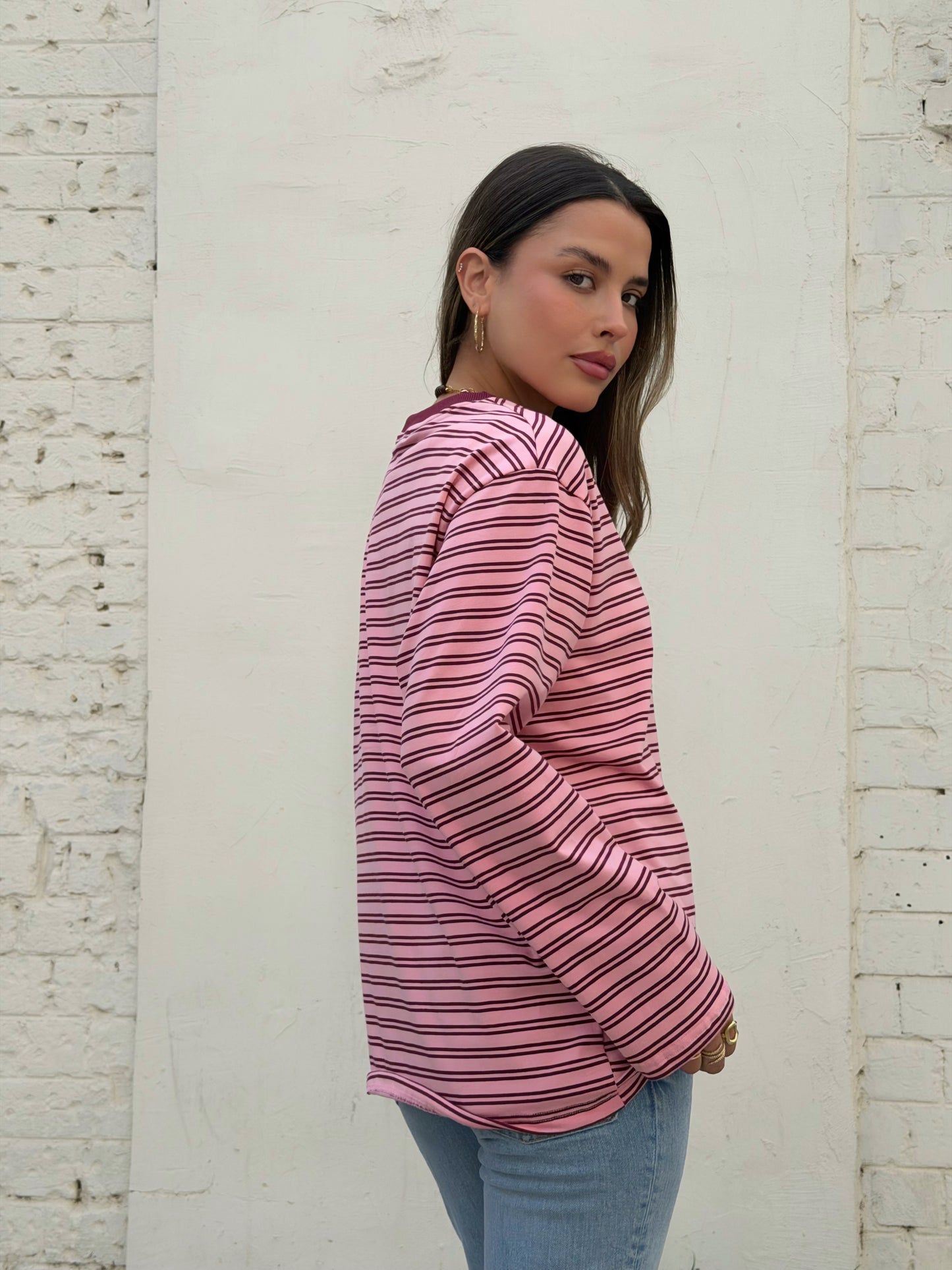 חולצת אוברסייז פסים רומי ורוד בורדו