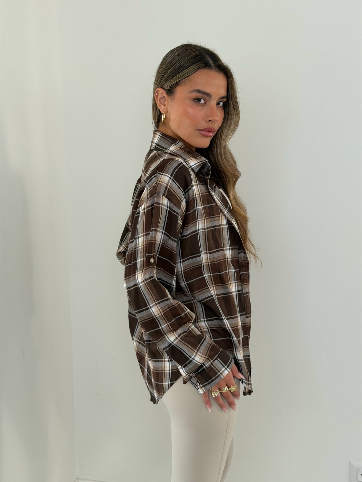 מכופתרת ג'סי חום