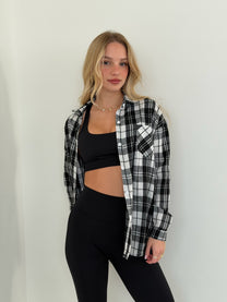 מכופתרת כריס שחור לבן