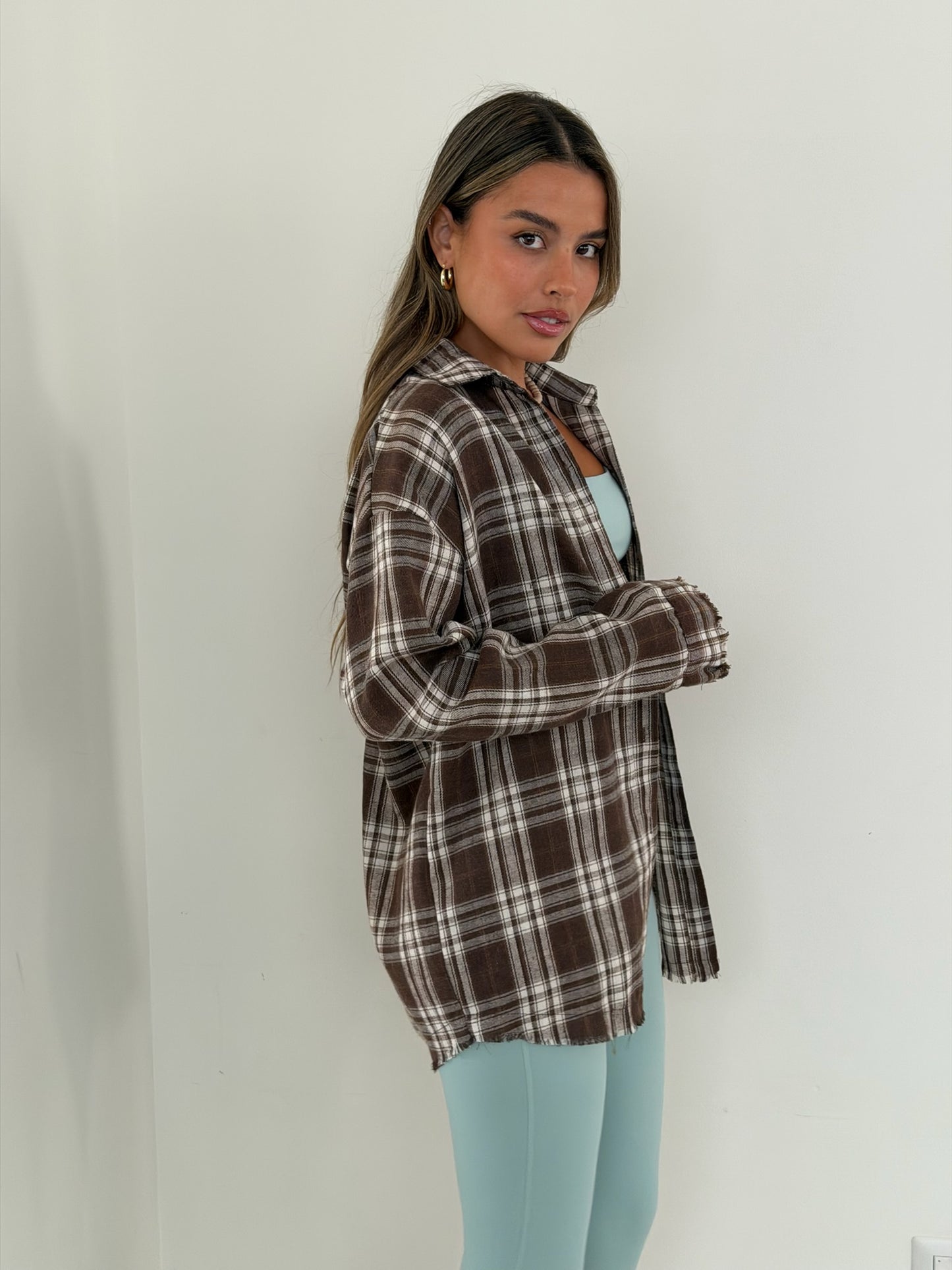 מכופתרת קיילי חום