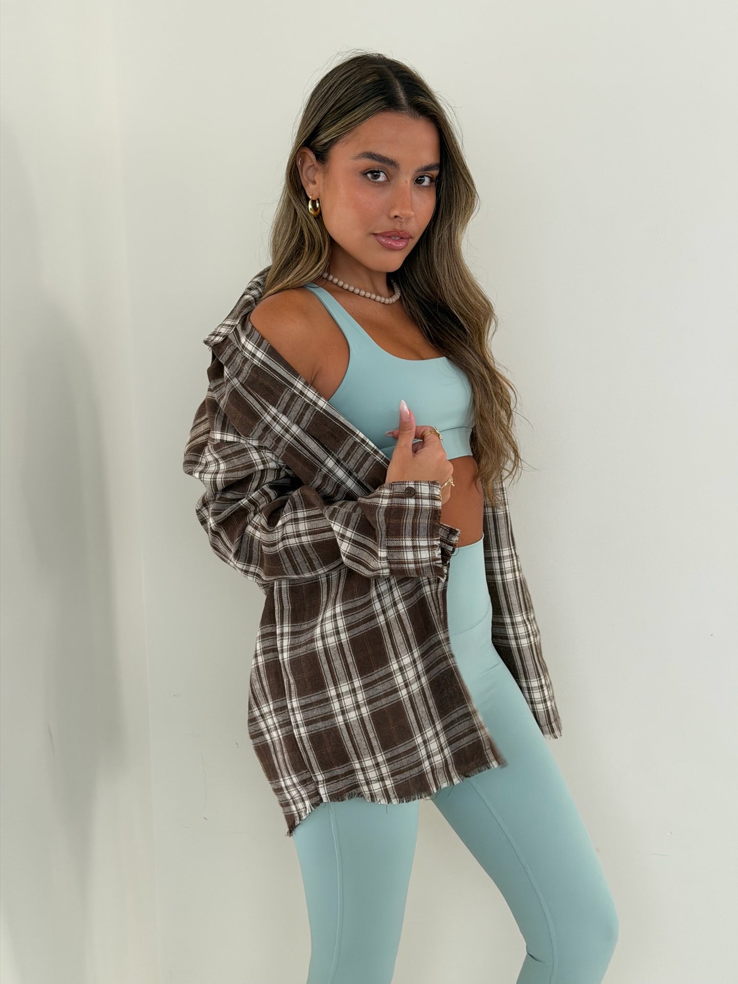 מכופתרת קיילי חום