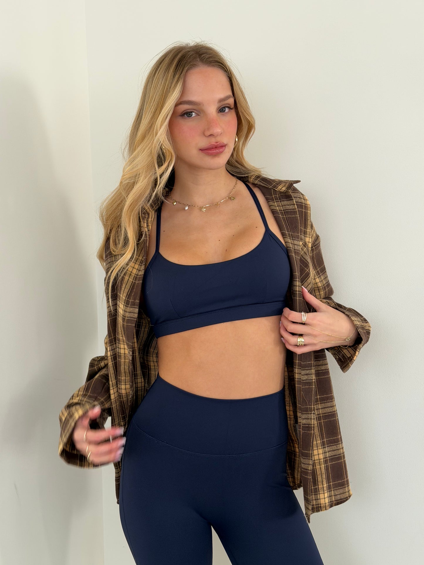 מכופתרת נוי חום