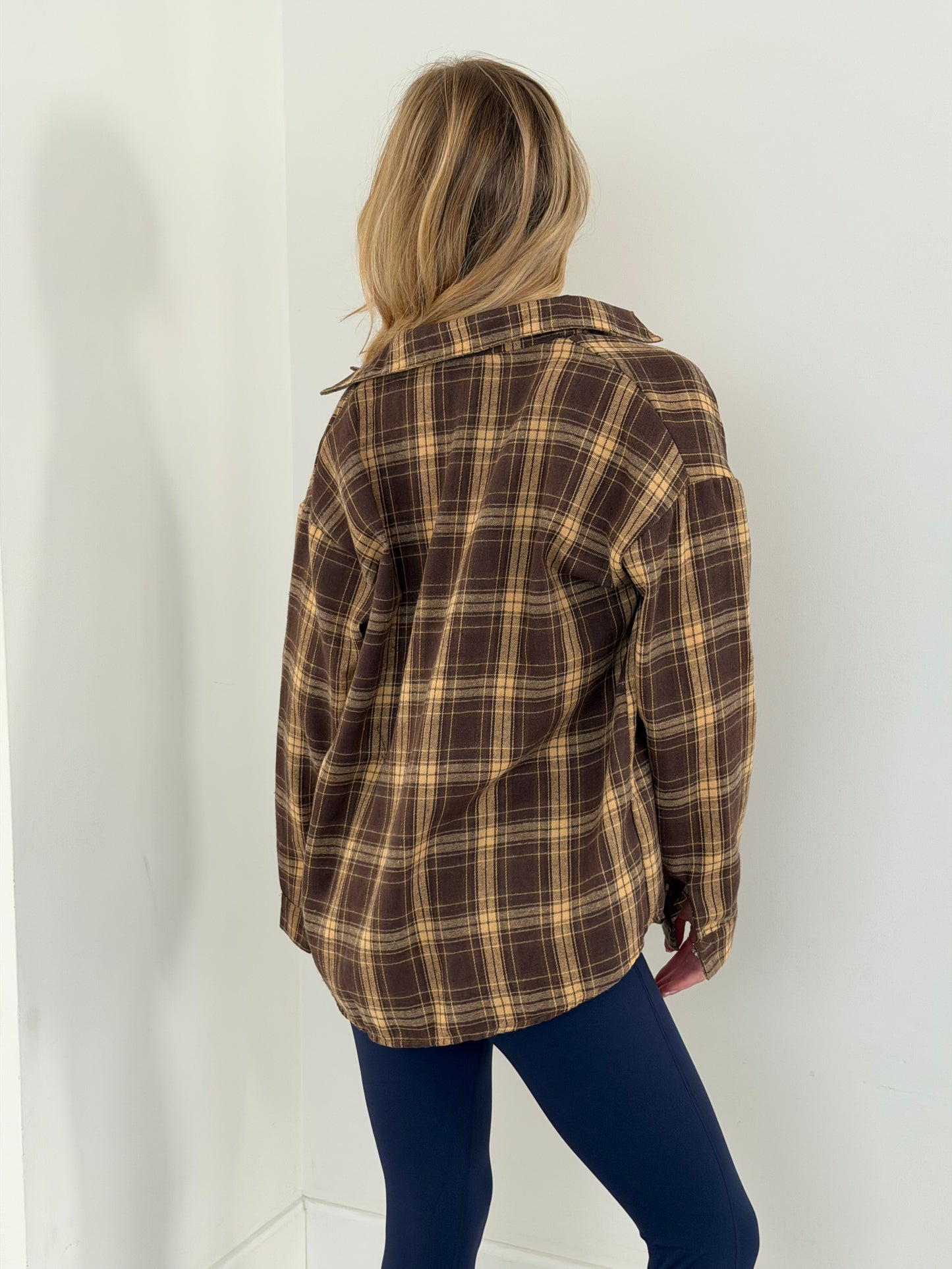 מכופתרת נוי חום