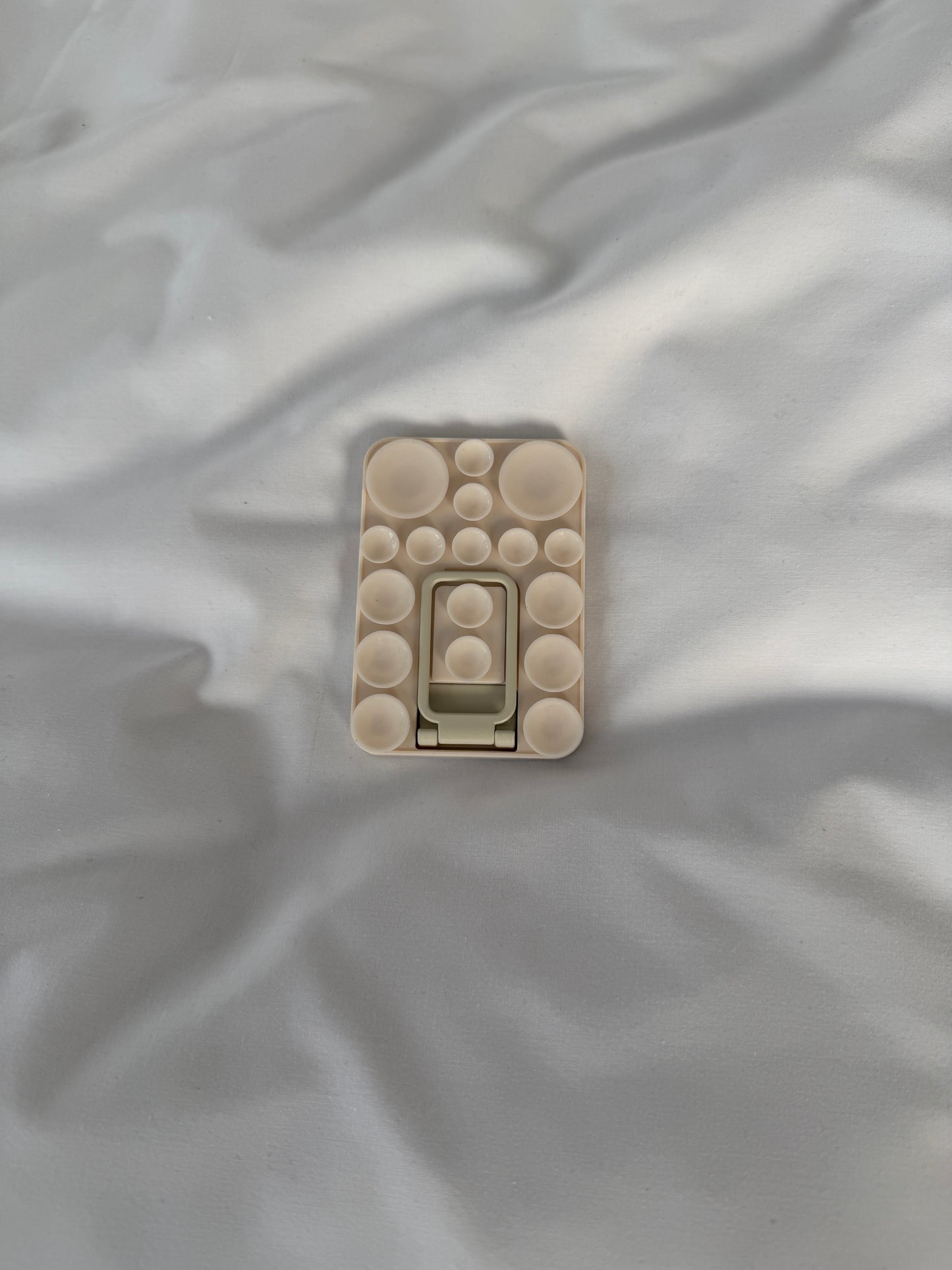 מדבקת סילקון עבה עם סטנד לטלפון