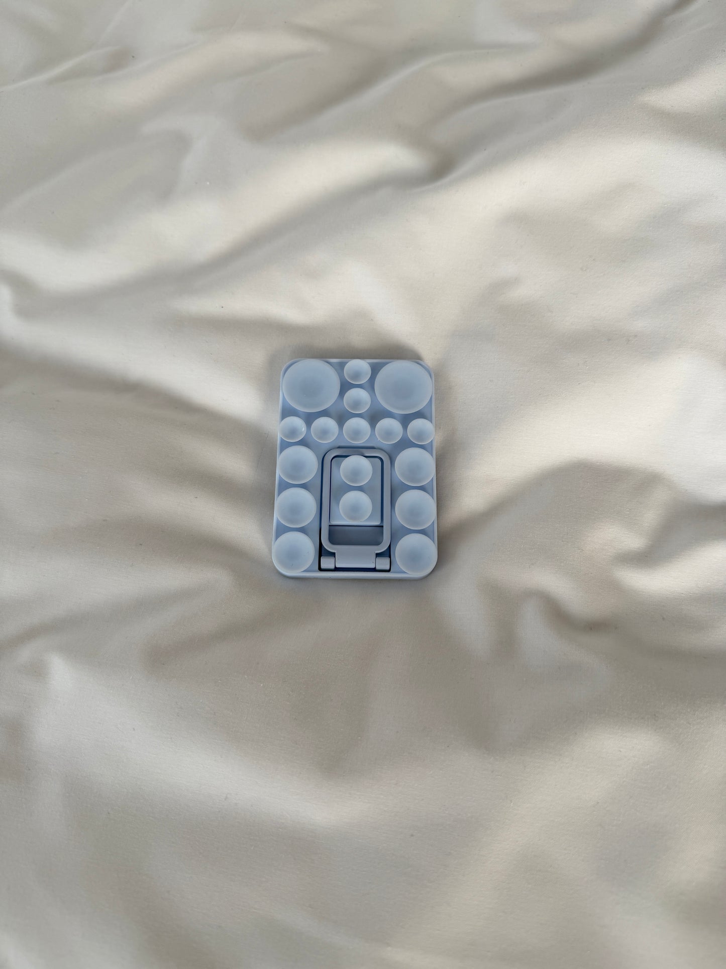 מדבקת סילקון עבה עם סטנד לטלפון