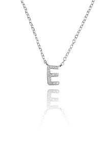 שרשרת אות משובצת עדינה