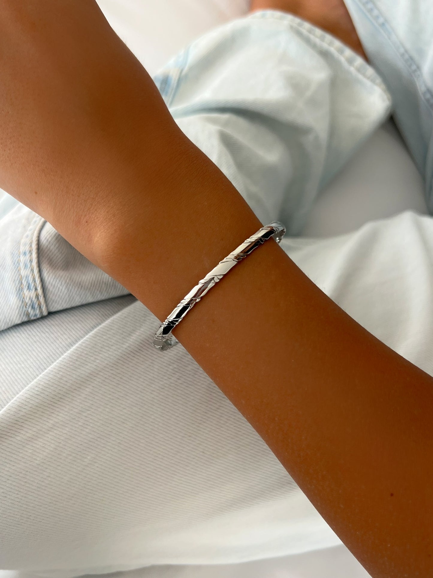 צמיד קשיח וינטאג'