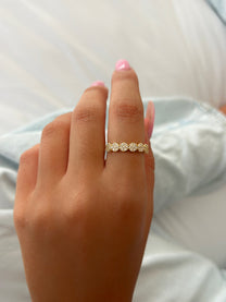 טבעת עיגולים משובצים