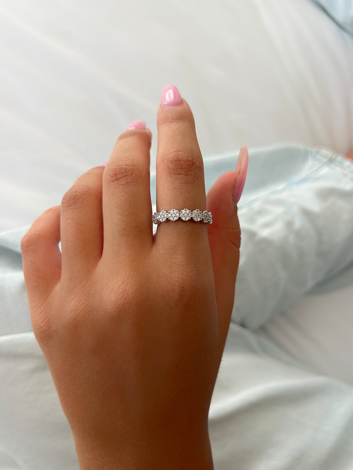 טבעת עיגולים משובצים