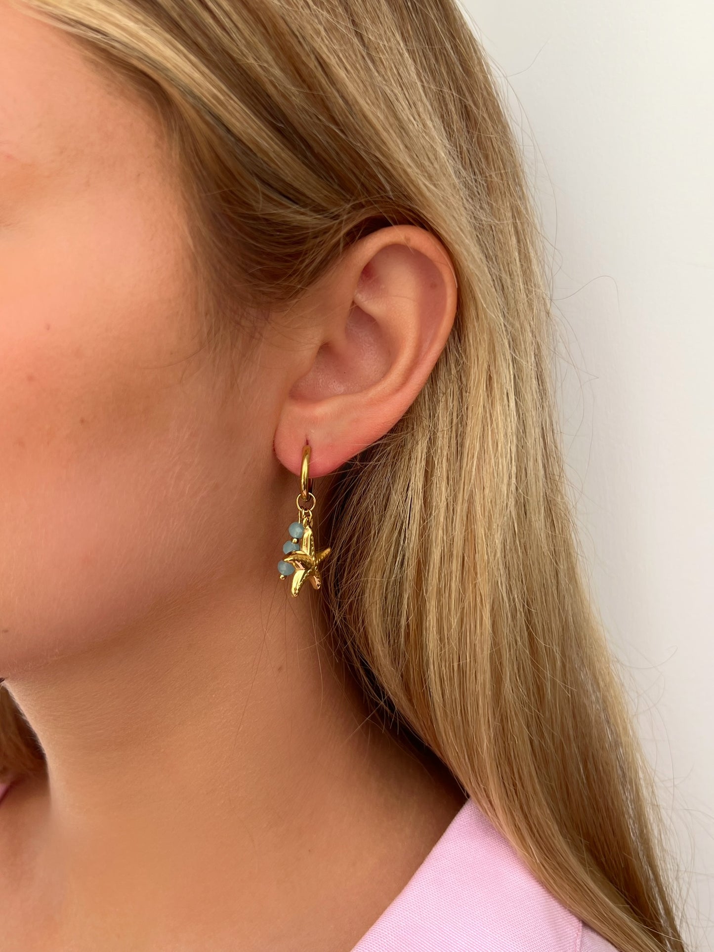 זוג עגילי חישוק כוכב ים בשילוב קריסטלים