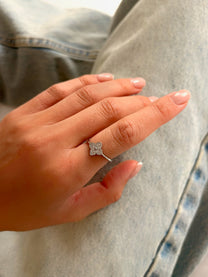 טבעת פרח משובץ