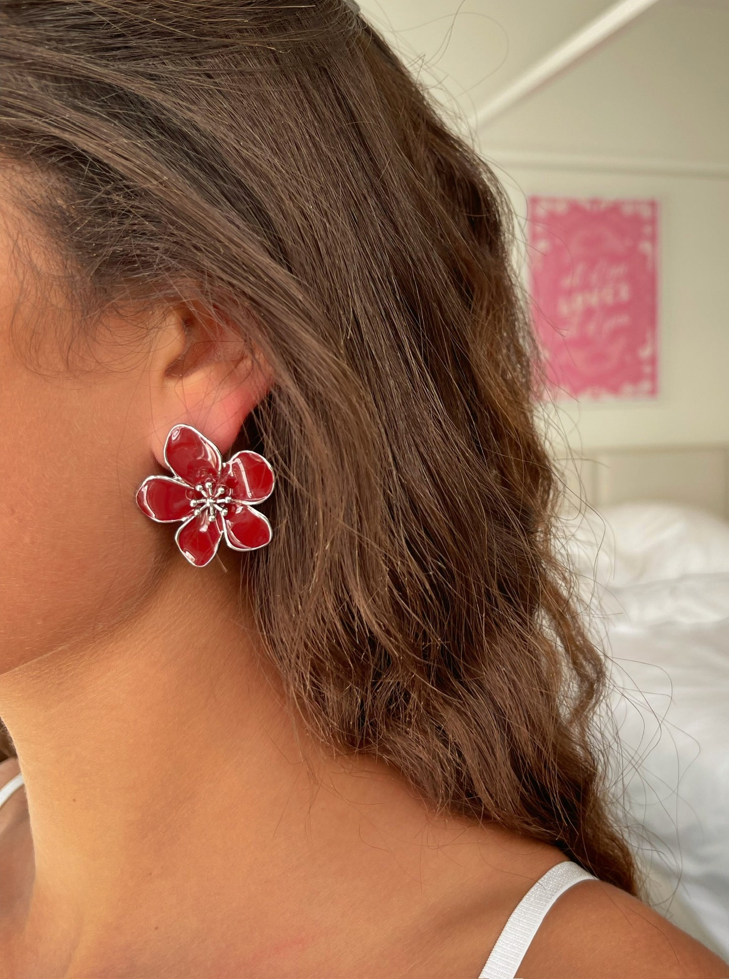 זוג עגילי פרח קיילי בורדו צ׳אנקי