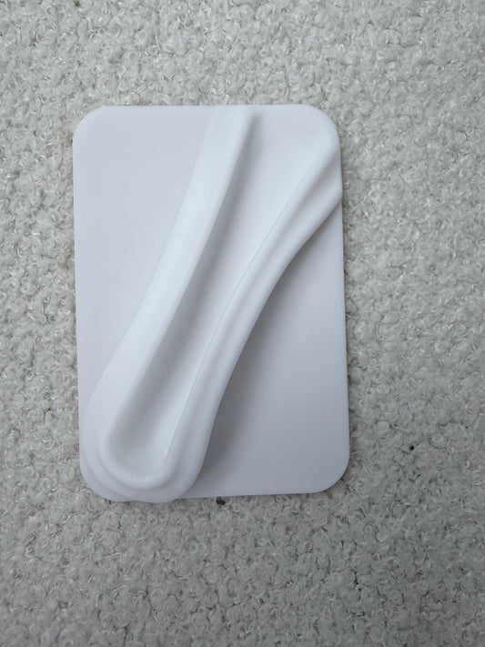 מדבקת סיליקון לטלפון עם מקום לשפתון