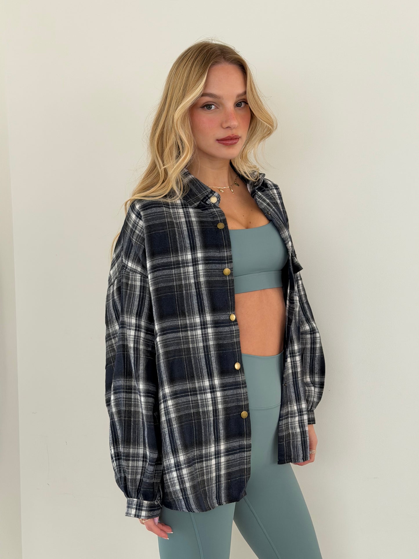 מכופתרת זואי נייבי