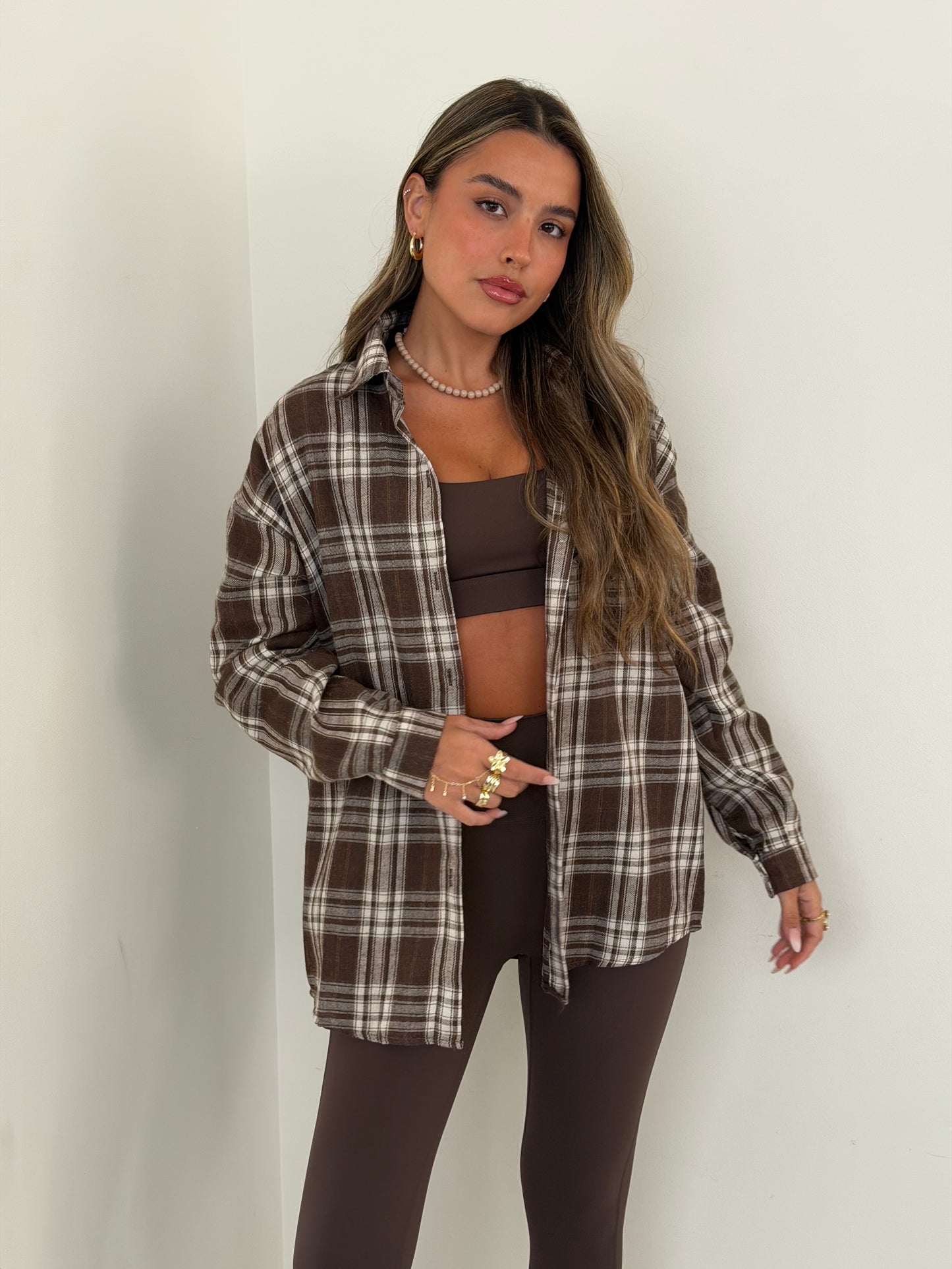 מכופתרת ליה חום