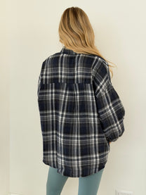 מכופתרת זואי נייבי