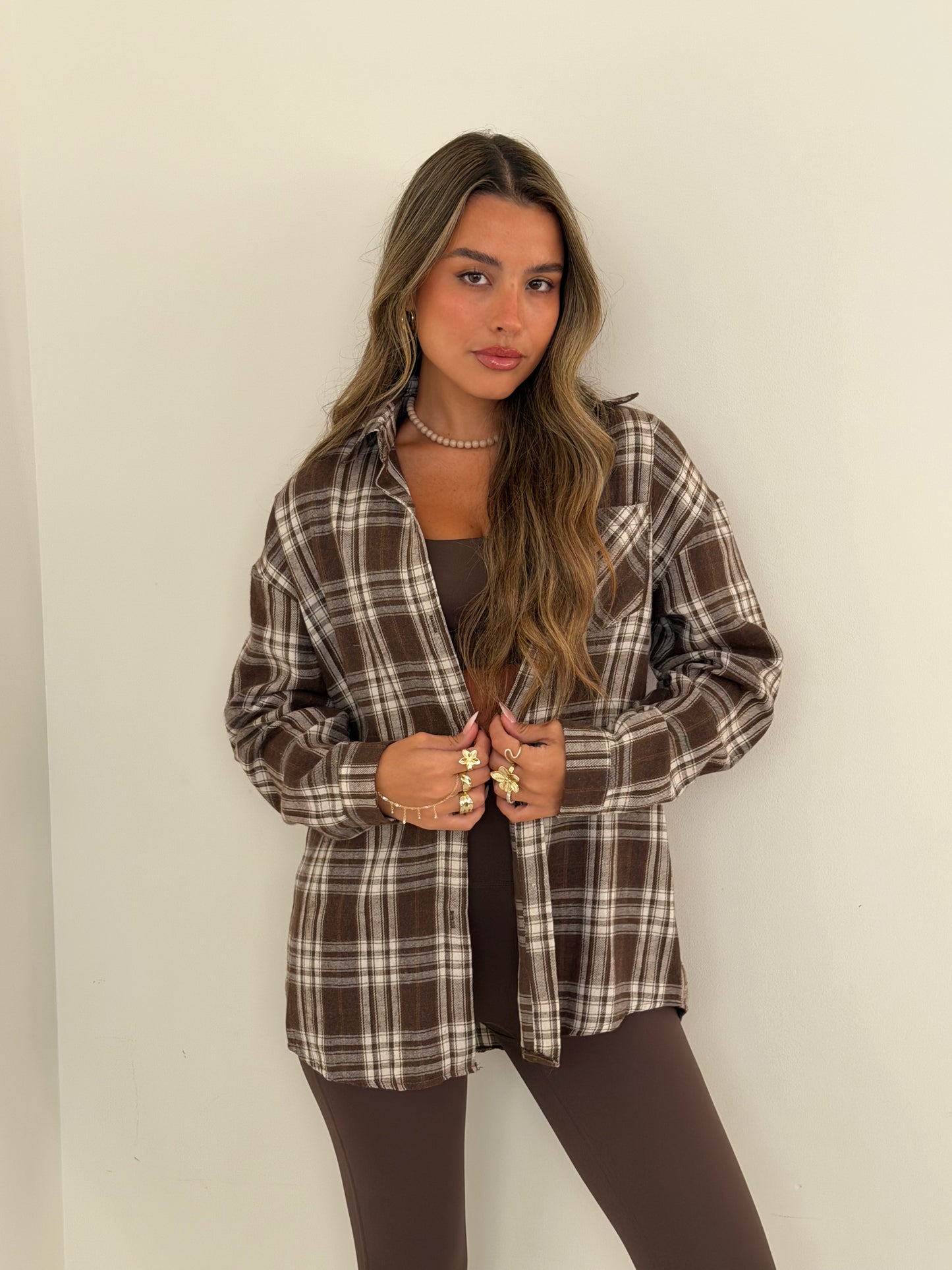 מכופתרת ליה חום