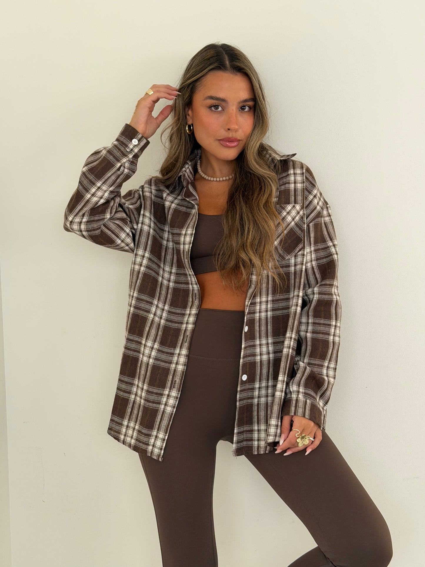 מכופתרת ליה חום