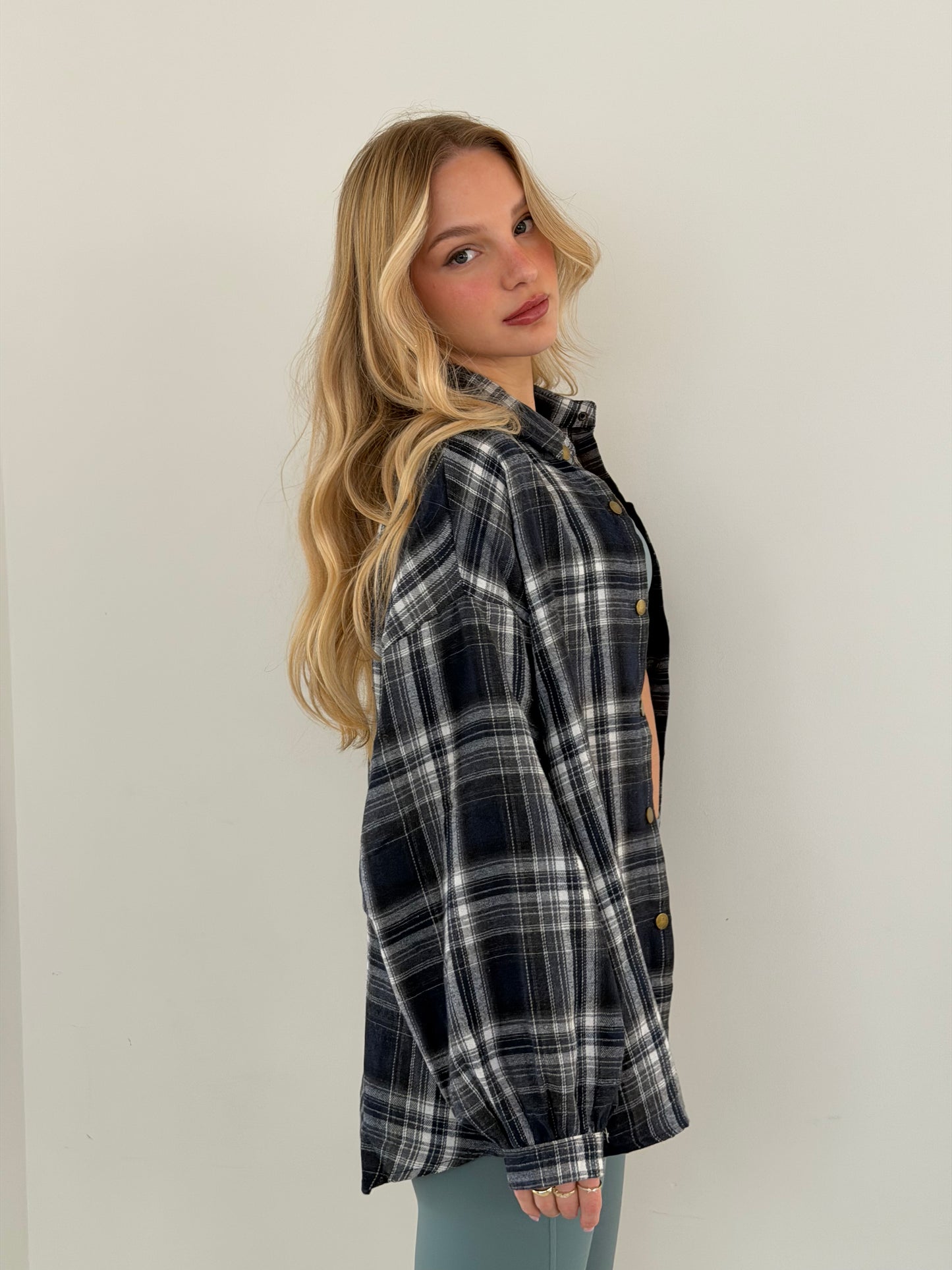 מכופתרת זואי נייבי