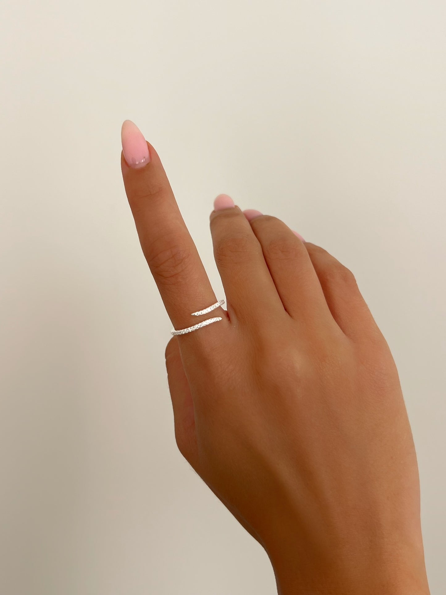 טבעת סנייק משובצת מכסף אמיתי 925