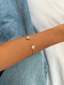 צמיד קשיח לבבות משובצים