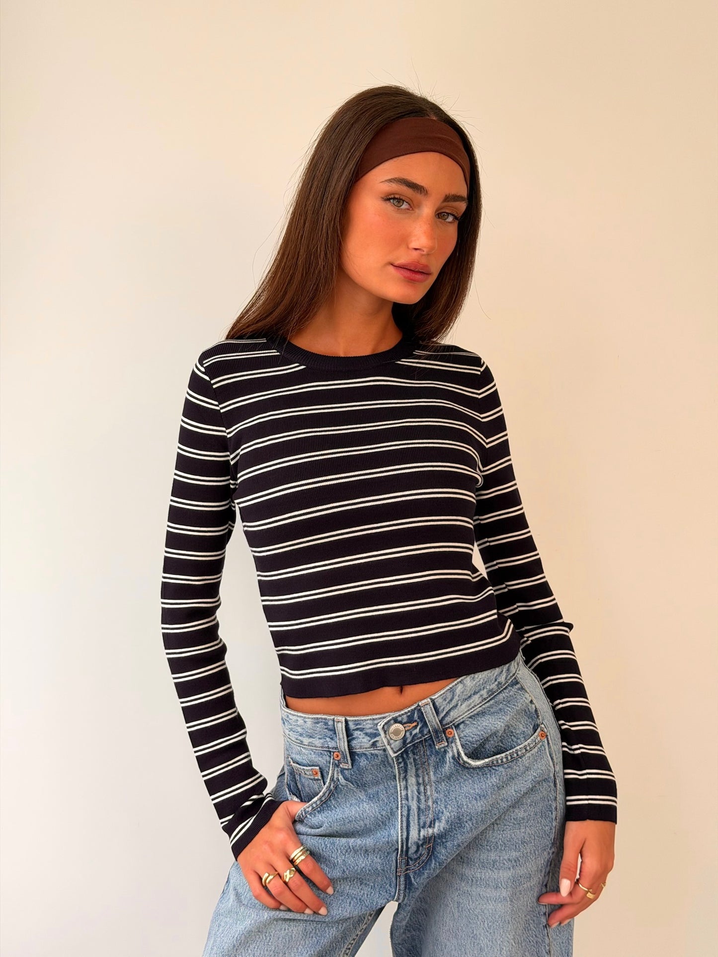 חולצת סוודר פסים קצרה