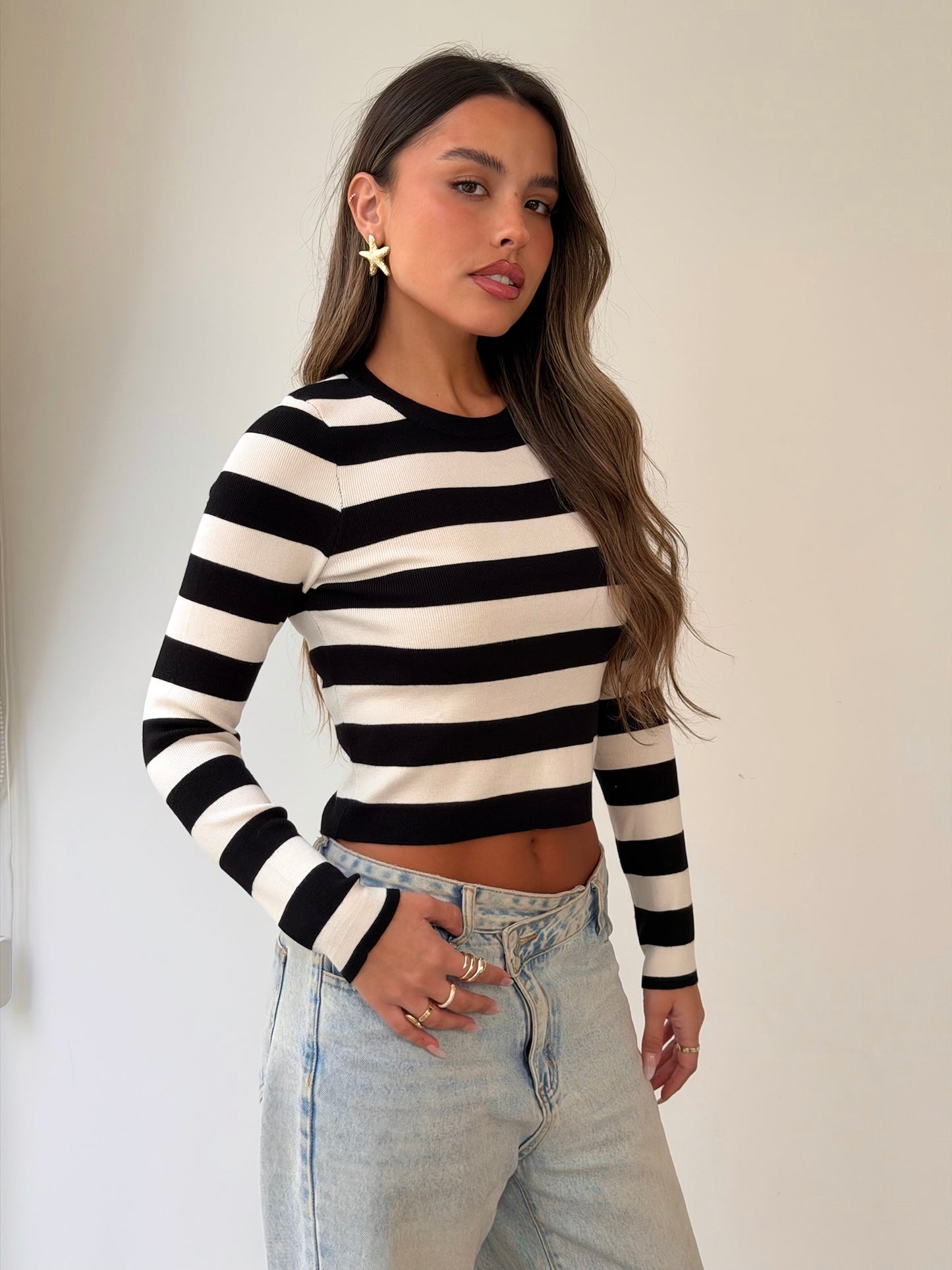 חולצת סוודר פסים קצרה