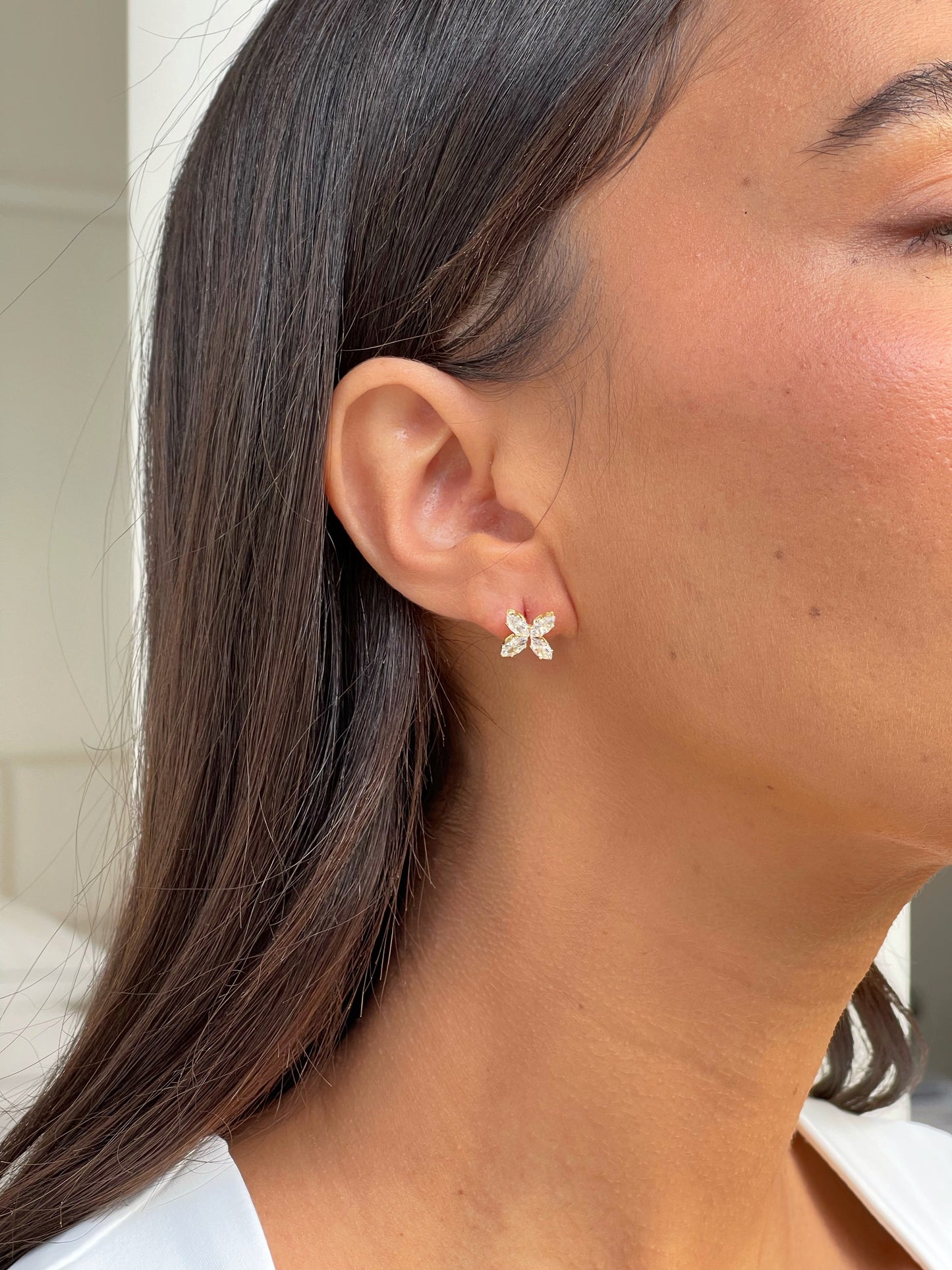 זוג עגילי זירקונים פרח