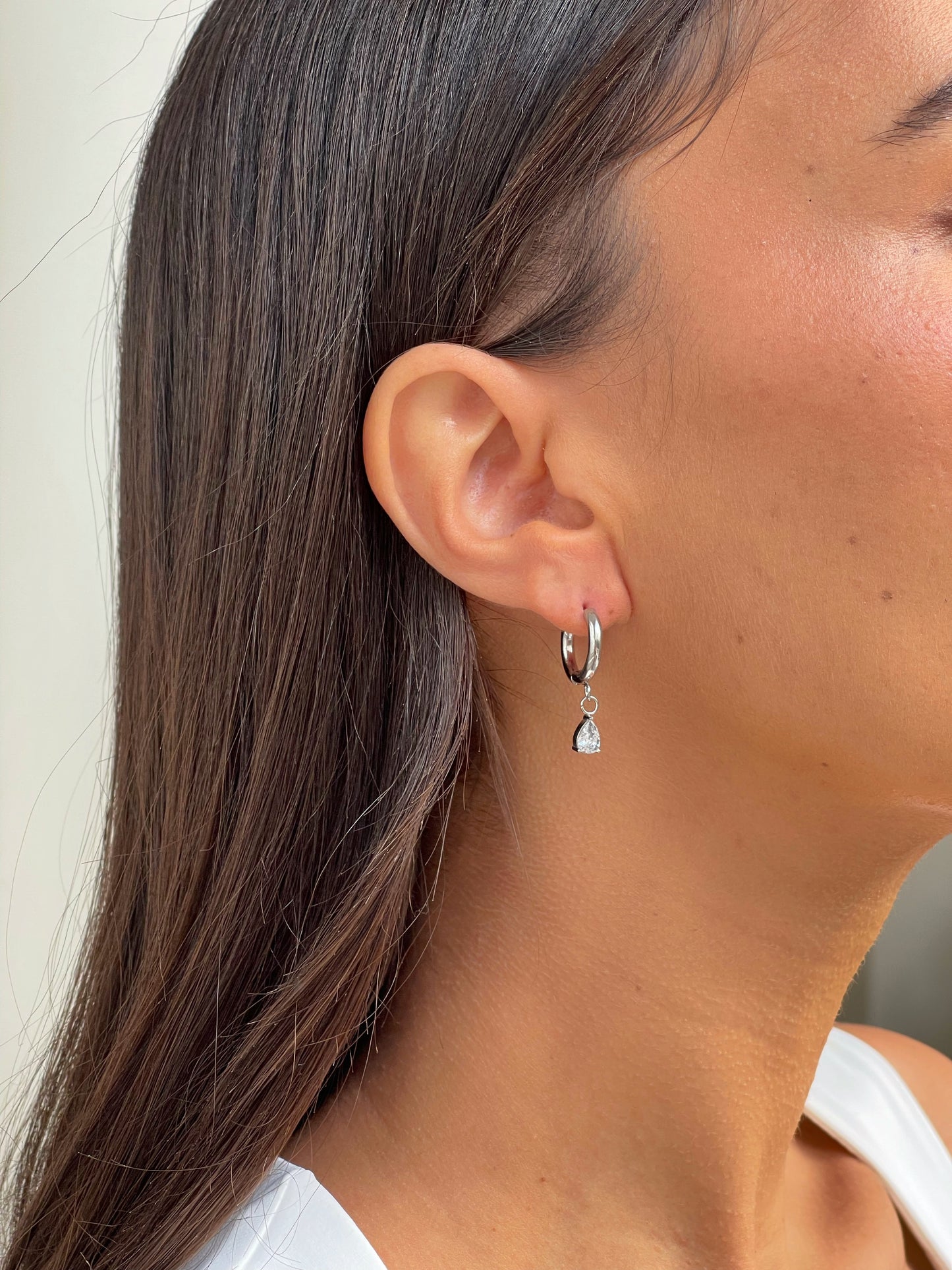 זוג עגילי חישוק טיפה עדינה