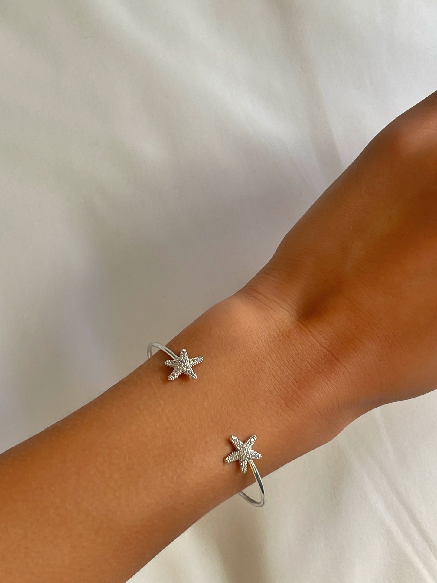 צמיד קשיח כוכבי ים עדינים