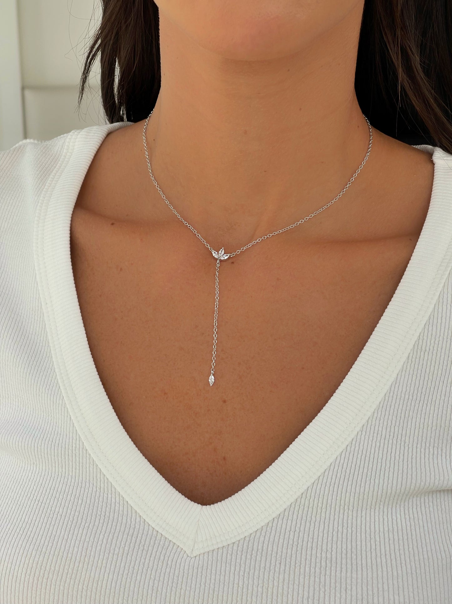 שרשרת פרח לוטוס בל נופלת