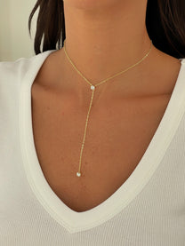 שרשרת זירקון נופלת אל חלד