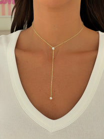 שרשרת זירקון נופלת אל חלד