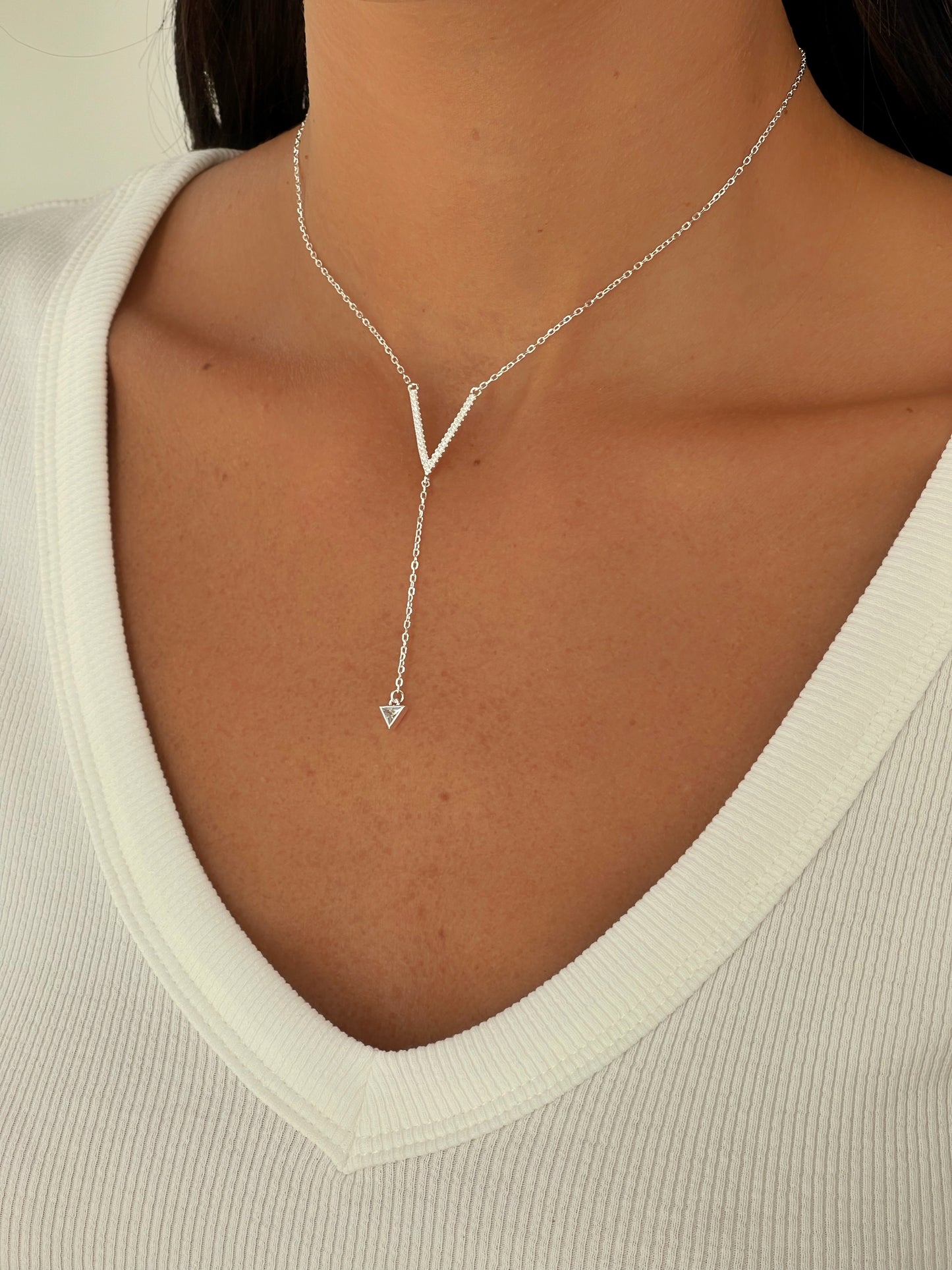 שרשרת וי נופלת מכסף אמיתי 925