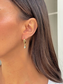 זוג עגילי חישוק טיפה עדינה