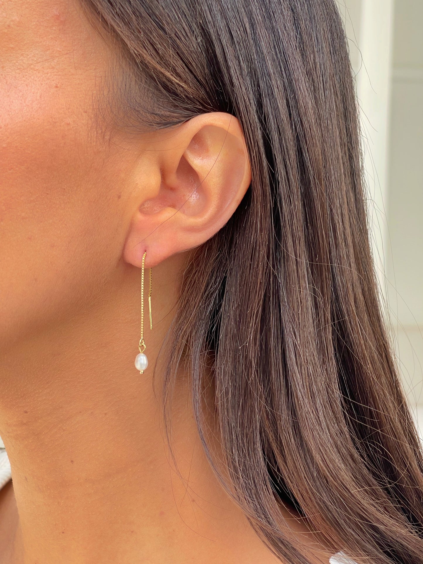 זוג עגילי שרוך פנינה קטנים מכסף אמיתי 925